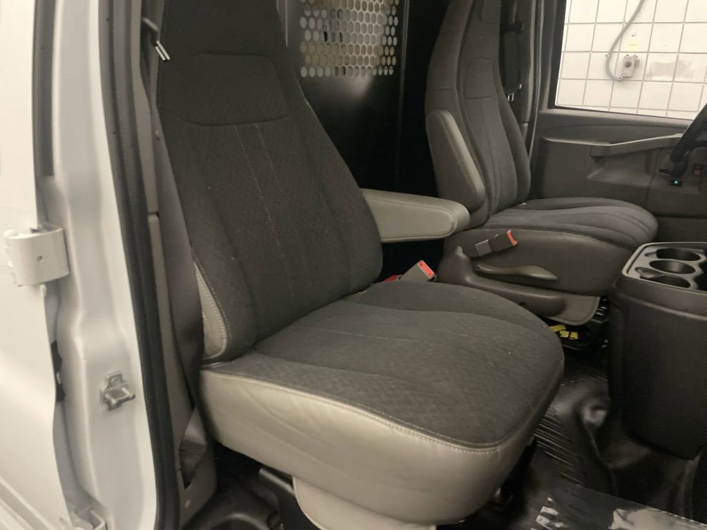 Used 2024 Chevrolet Express 2500 image 18