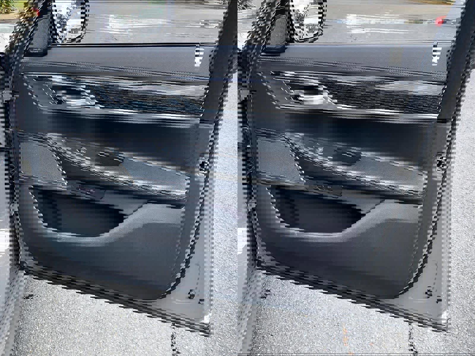 Used 2022 BMW 740i w/ M Sport Package RWD image 24