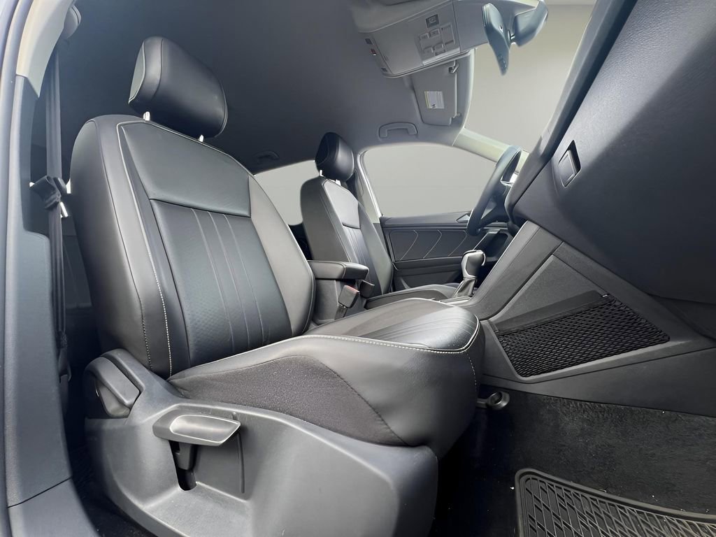 Used 2022 Volkswagen Tiguan SE image 28