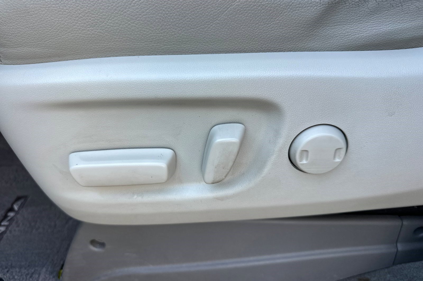 Used 2015 Toyota Sienna XLE w/ XLE Navigation Package image 14