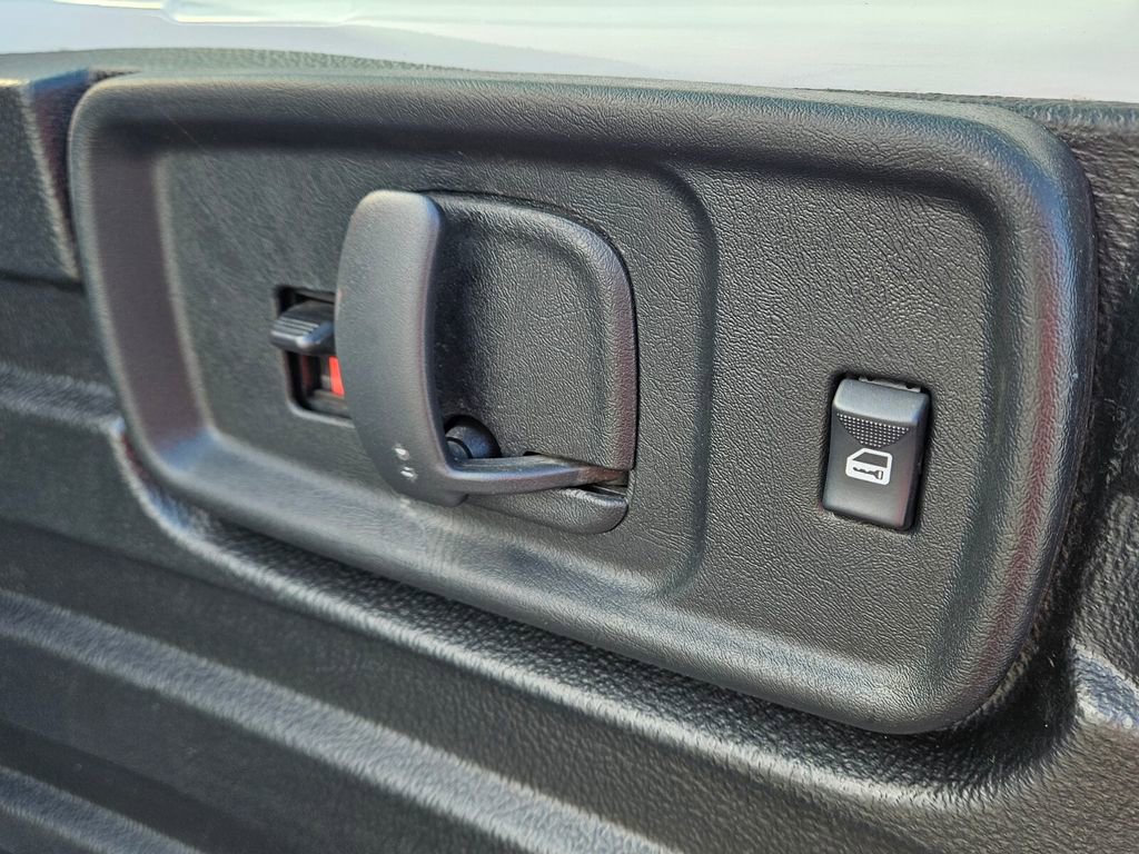 Used 2023 GMC Savana 2500 w/ Driver Convenience Package image 9