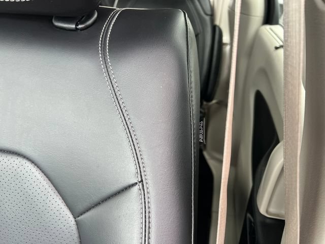 Used 2024 Chrysler Pacifica Touring-L FWD image 13