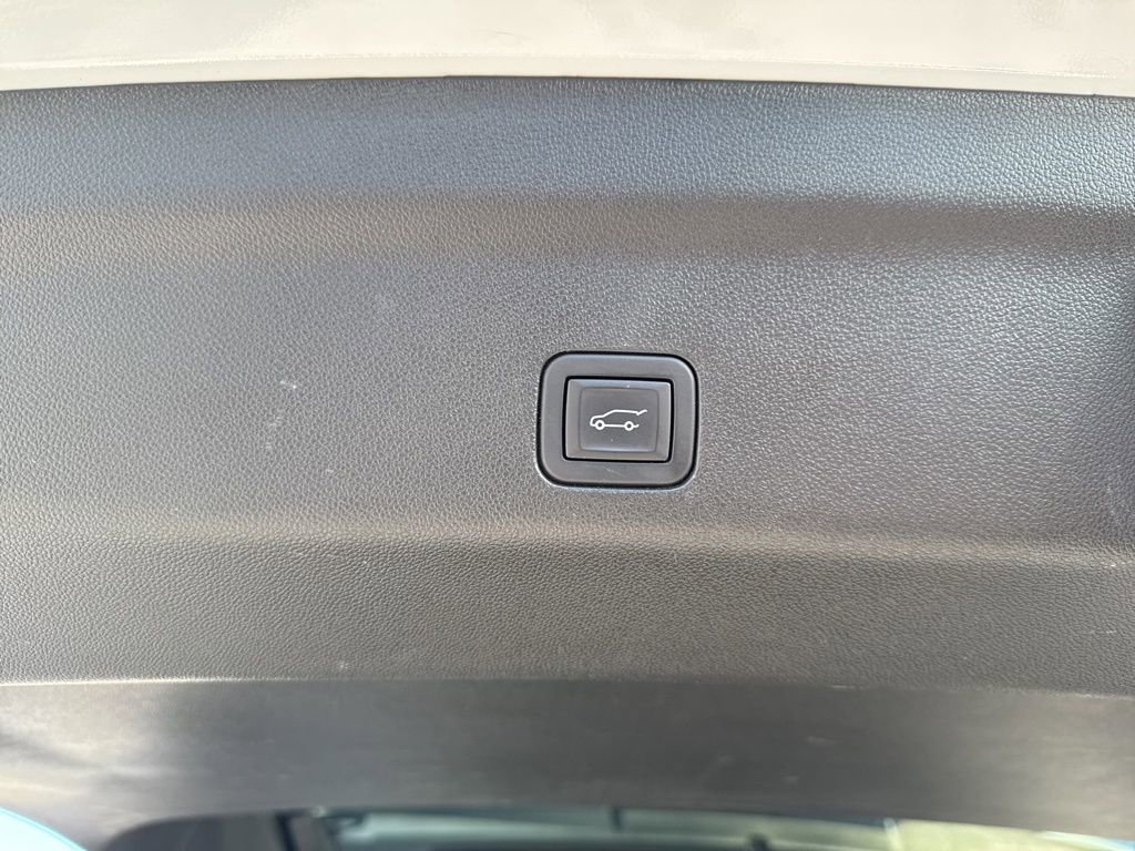 Used 2024 Chevrolet Suburban Premier image 6