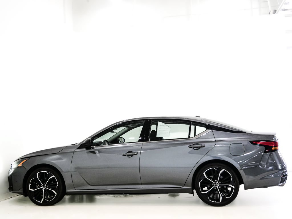 Used 2024 Nissan Altima 2.5 SR FWD image 5