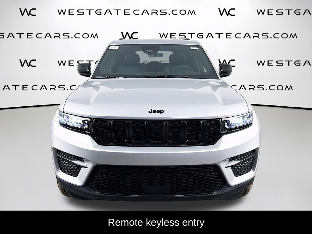 New 2025 Jeep Grand Cherokee Altitude image 4