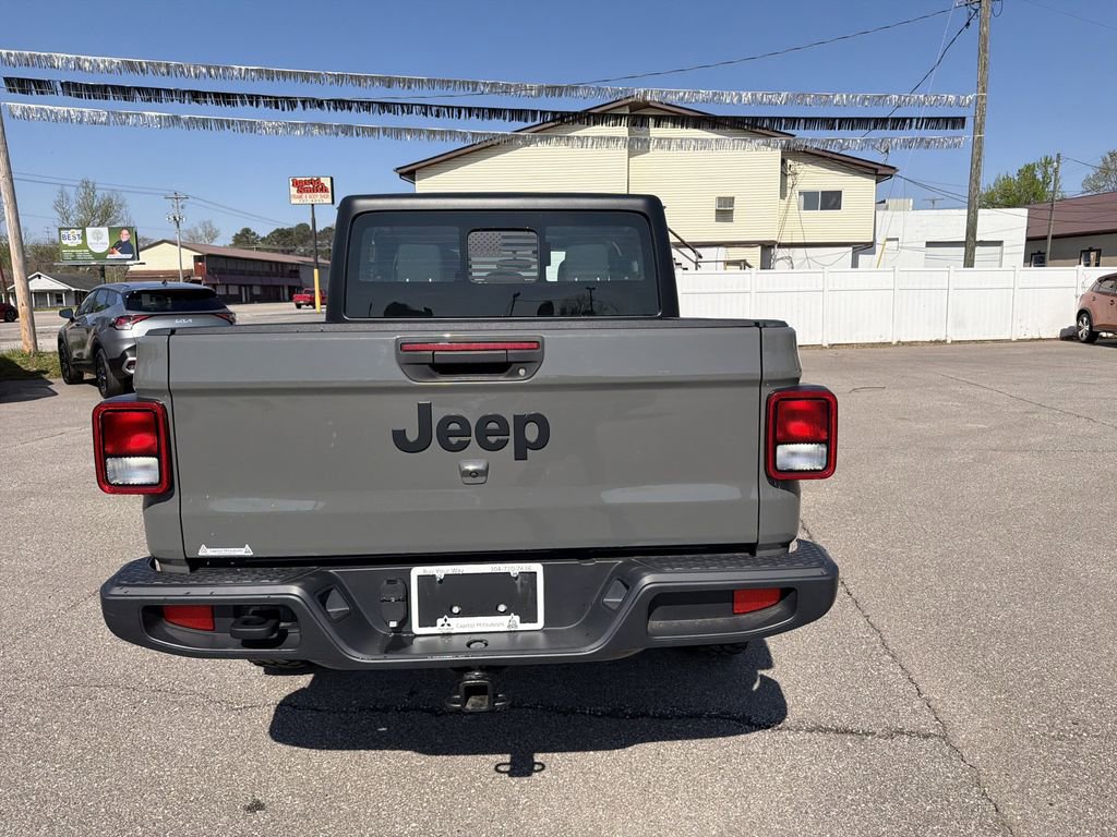 Used 2023 Jeep Gladiator Sport image 5