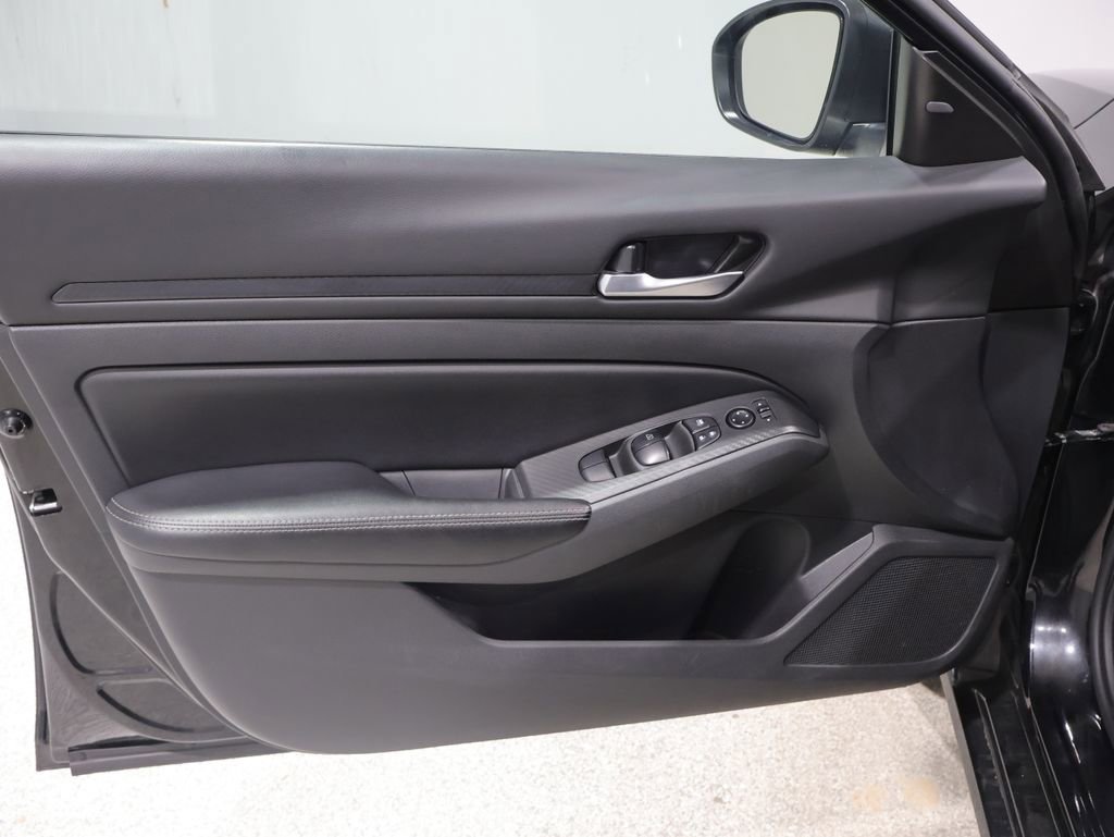 Used 2024 Nissan Altima 2.5 SV AWD/4WD image 12