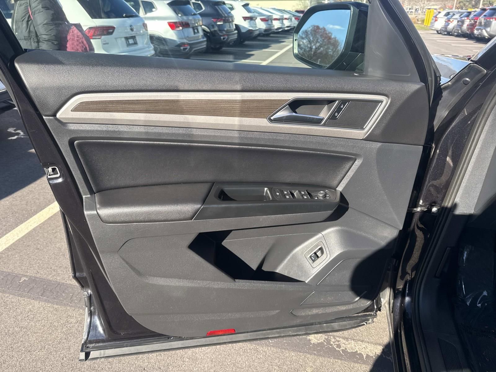 Used 2019 Volkswagen Atlas SE w/ Towing Package image 19