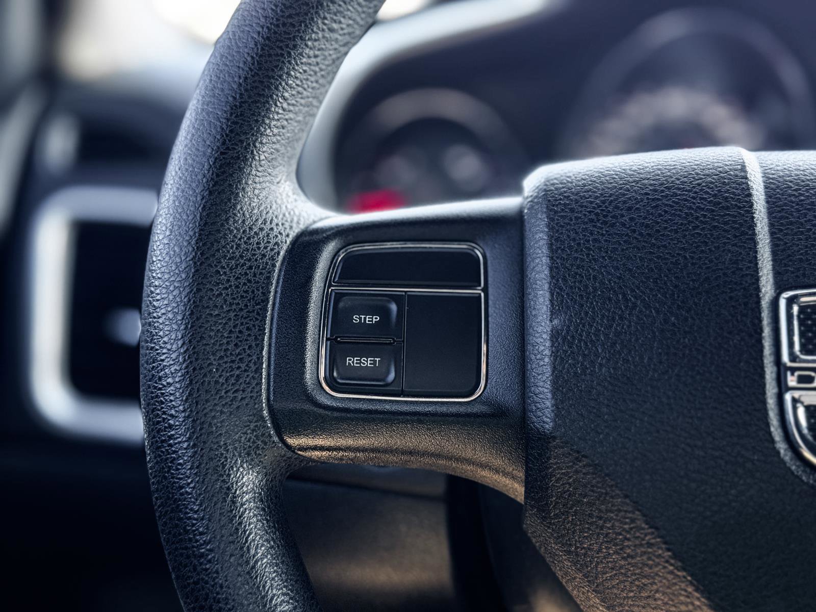 Used 2012 Dodge Avenger SE image 12