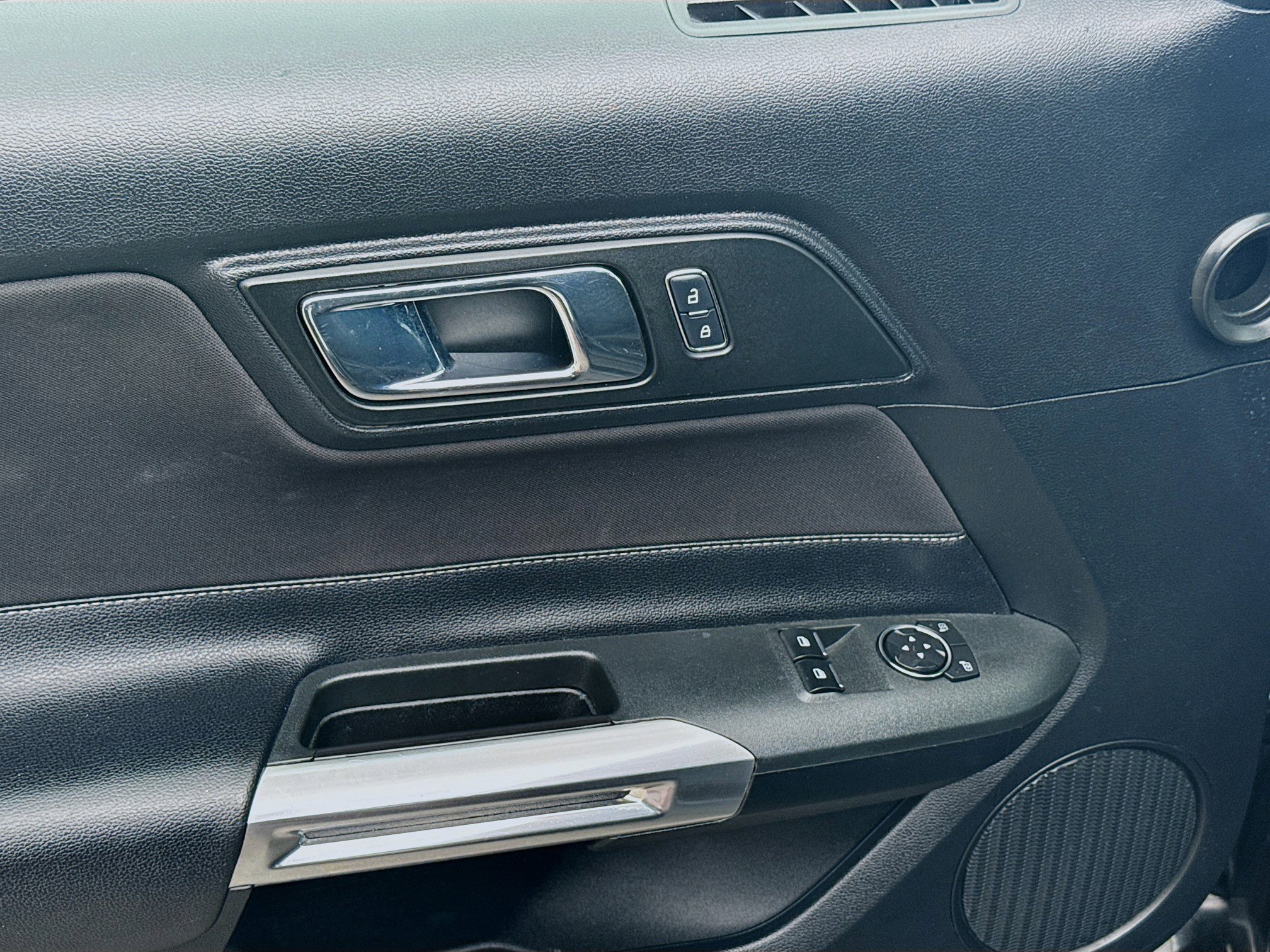 Used 2017 Ford Mustang EcoBoost image 16