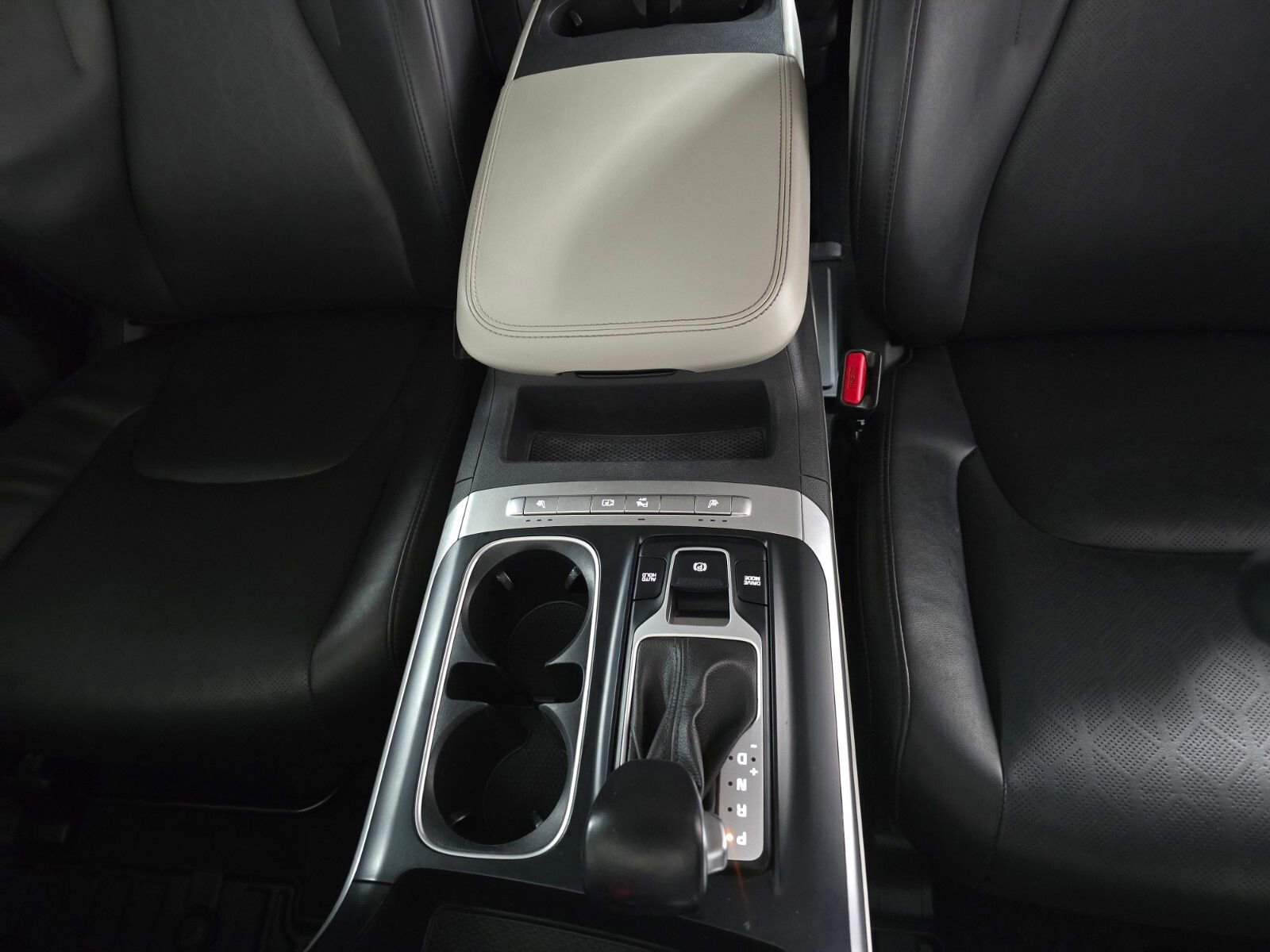 Used 2023 Kia Carnival LX image 34