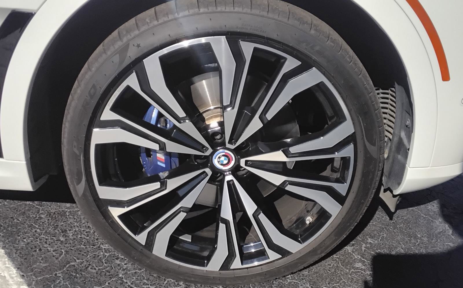 Used 2023 BMW X7 M60i w/ Executive Package image 11