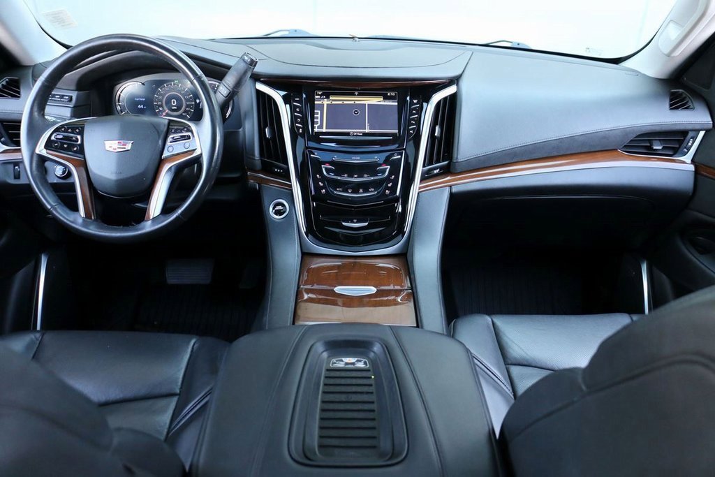 Used 2020 Cadillac Escalade ESV Premium Luxury image 36
