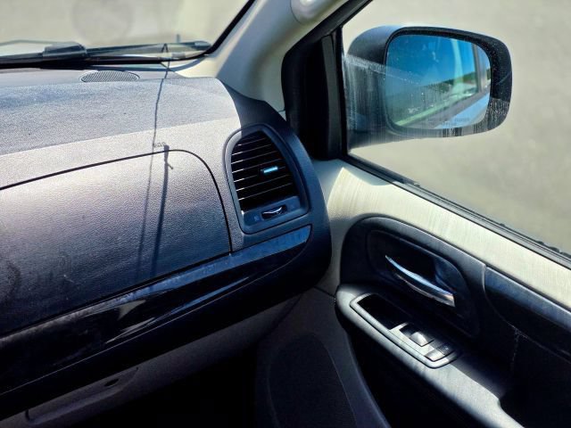 Used 2013 Dodge Grand Caravan SXT FWD image 32