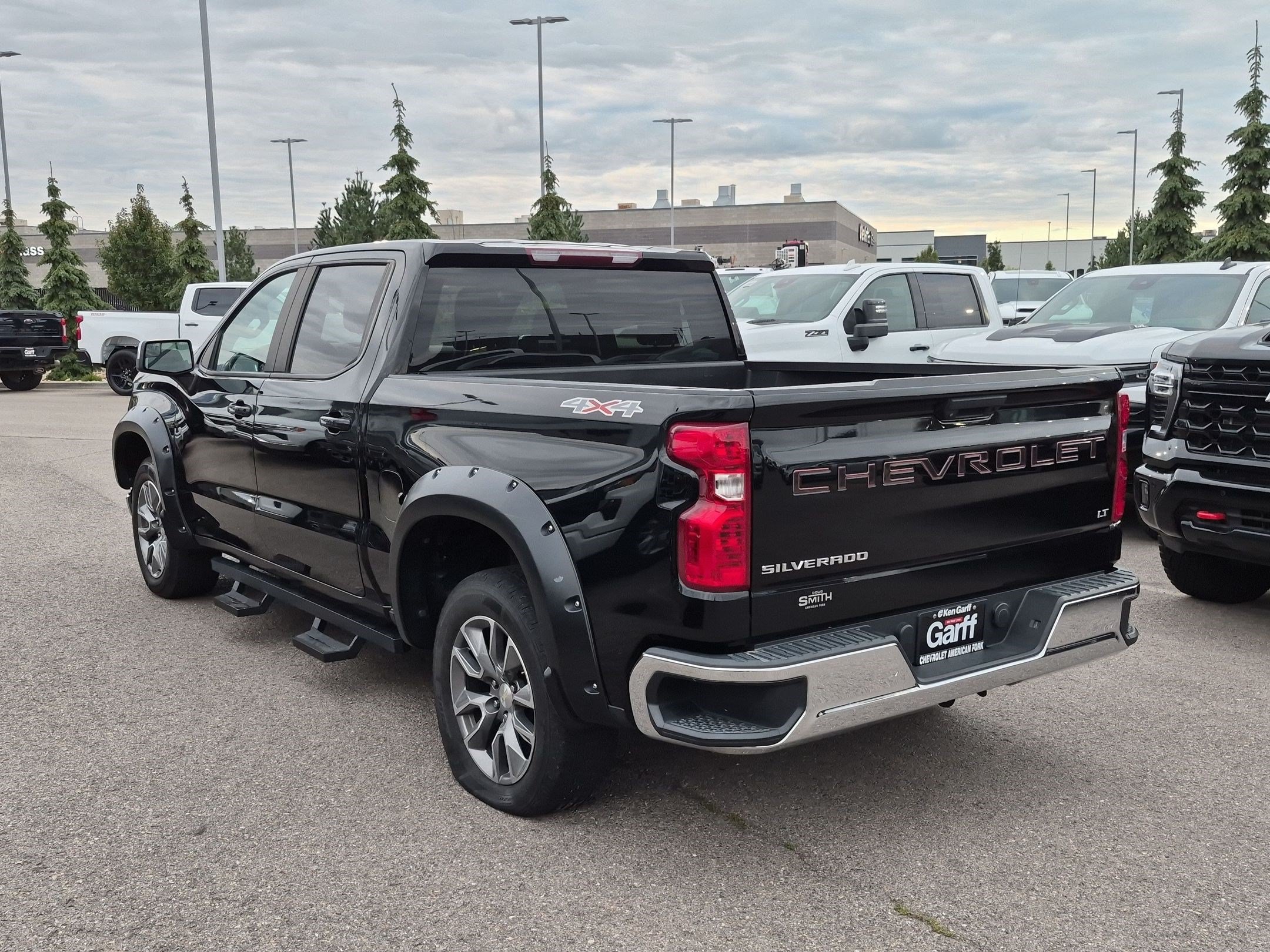 Used 2020 Chevrolet Silverado 1500 LT AWD/4WD image 5
