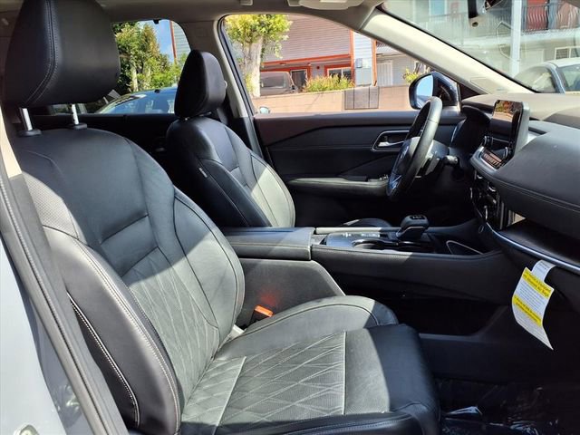 Certified 2022 Nissan Rogue Platinum w/ Head-Up Display Package FWD image 27