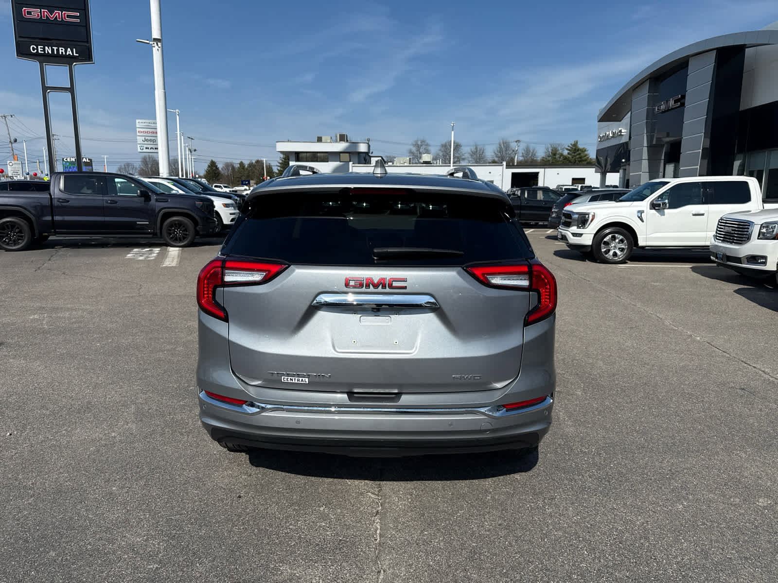 Used 2023 GMC Terrain Denali w/ Denali Premium Package image 4