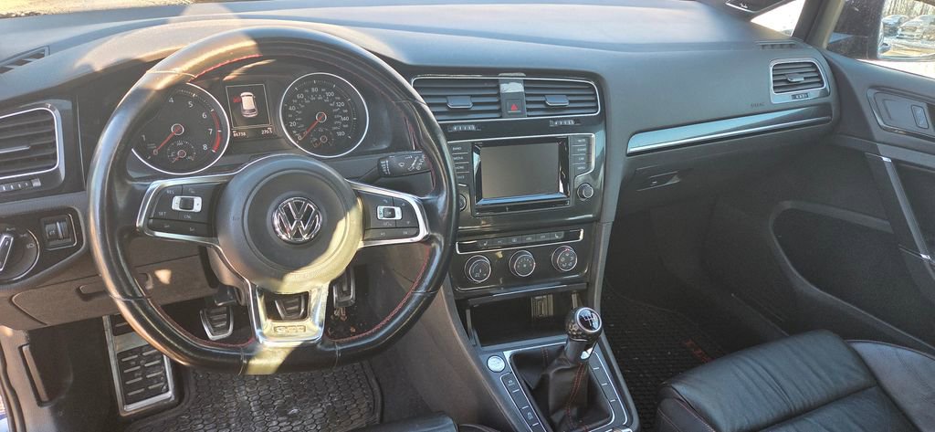 Used 2015 Volkswagen GTI SE image 16