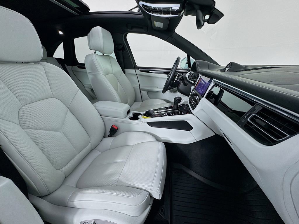 Used 2024 Porsche Macan image 37