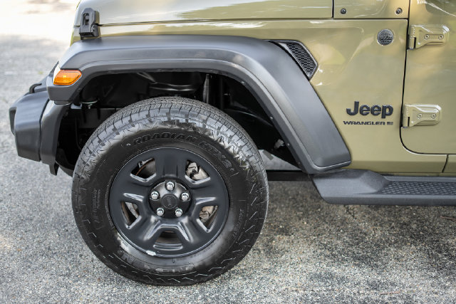 Used 2025 Jeep Wrangler Sport AWD/4WD image 9