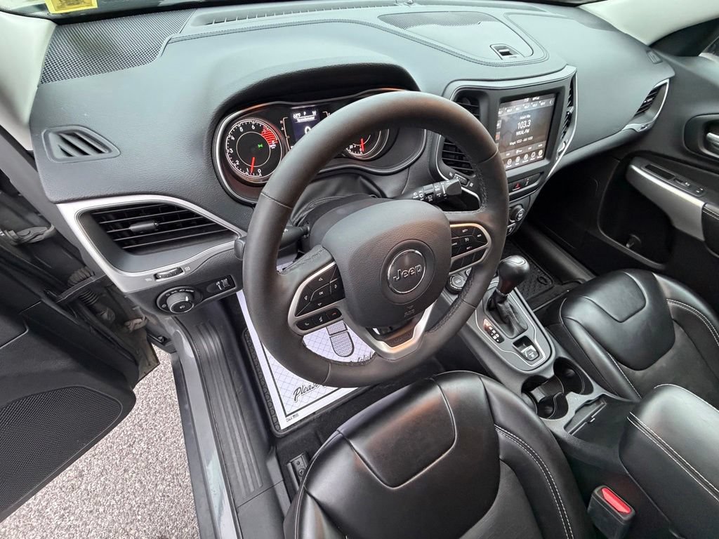 Used 2022 Jeep Cherokee Latitude AWD/4WD image 12