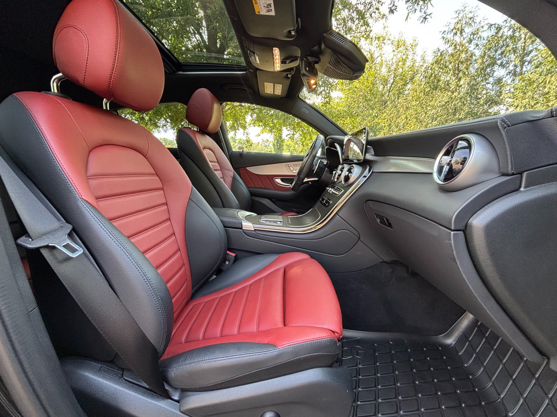 Used 2023 Mercedes-Benz GLC 43 AMG 4MATIC Coupe image 23