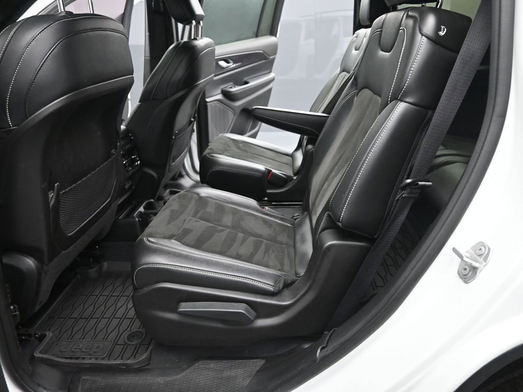 Used 2023 Jeep Grand Cherokee L Altitude image 13