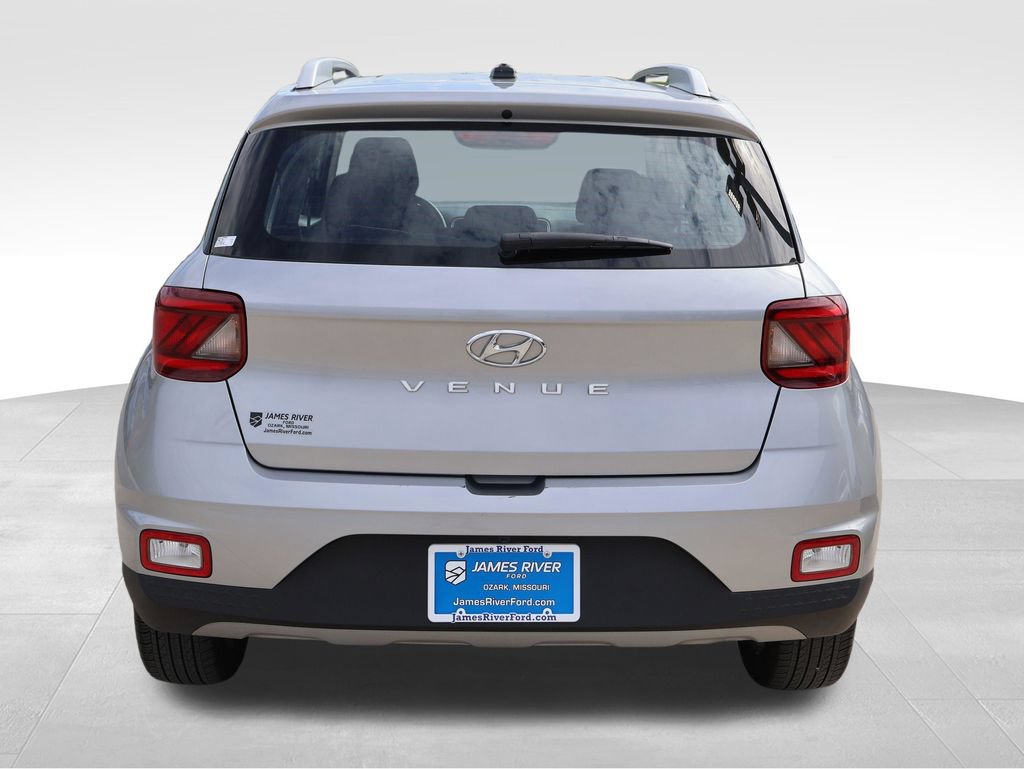 Used 2025 Hyundai Venue SEL FWD image 4