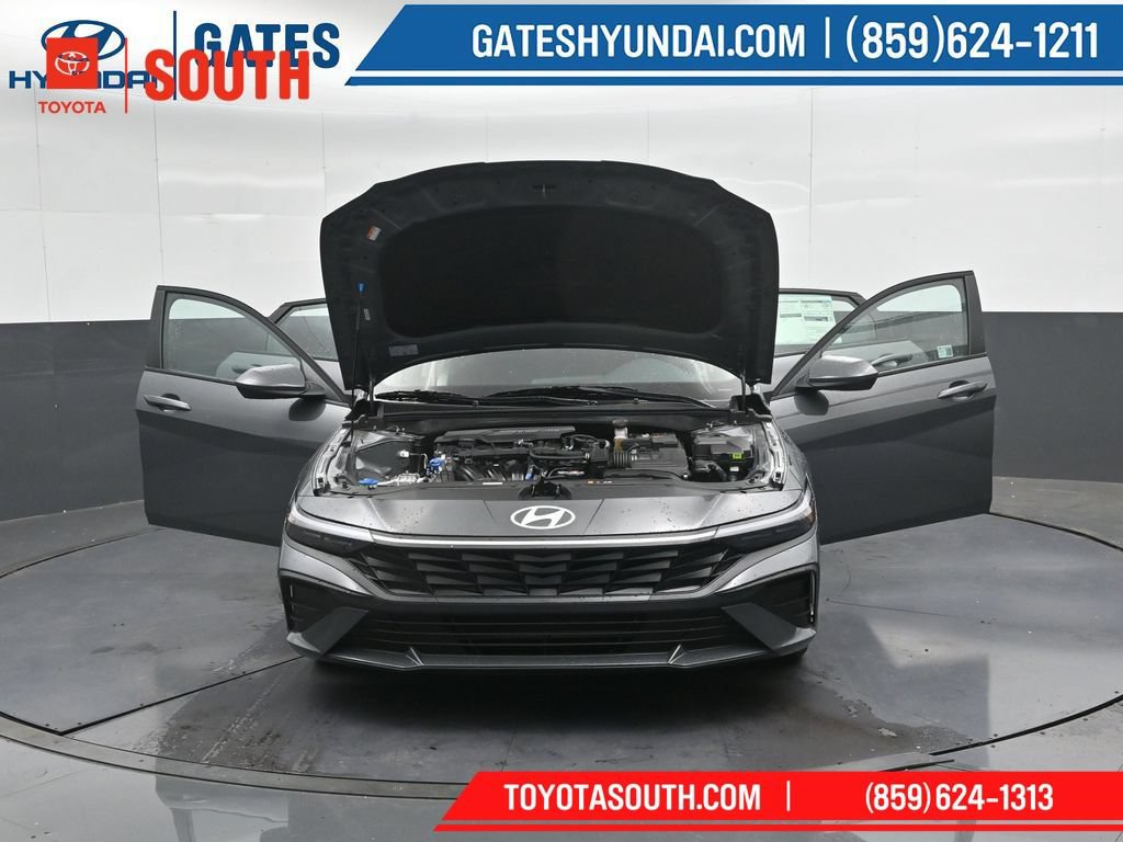Used 2025 Hyundai Elantra SE FWD image 52