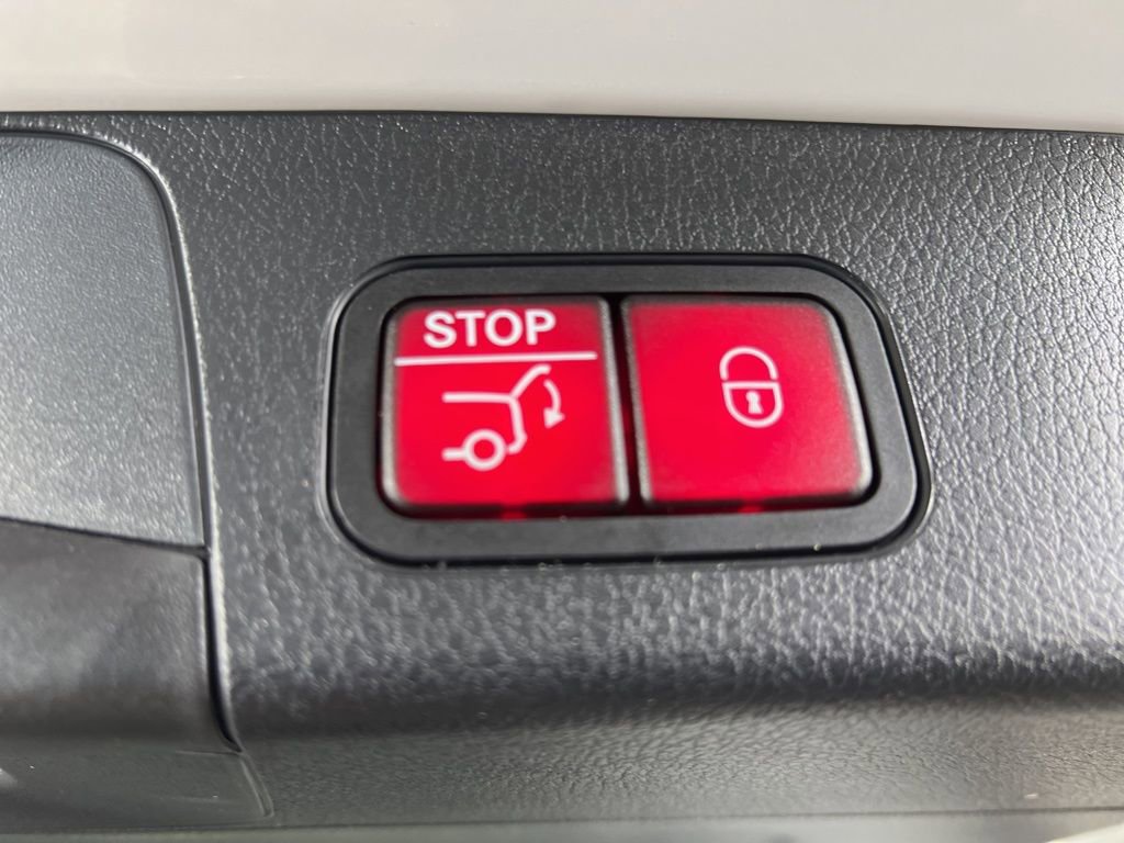 Certified 2026 Mercedes-Benz GLB 250 4MATIC image 14