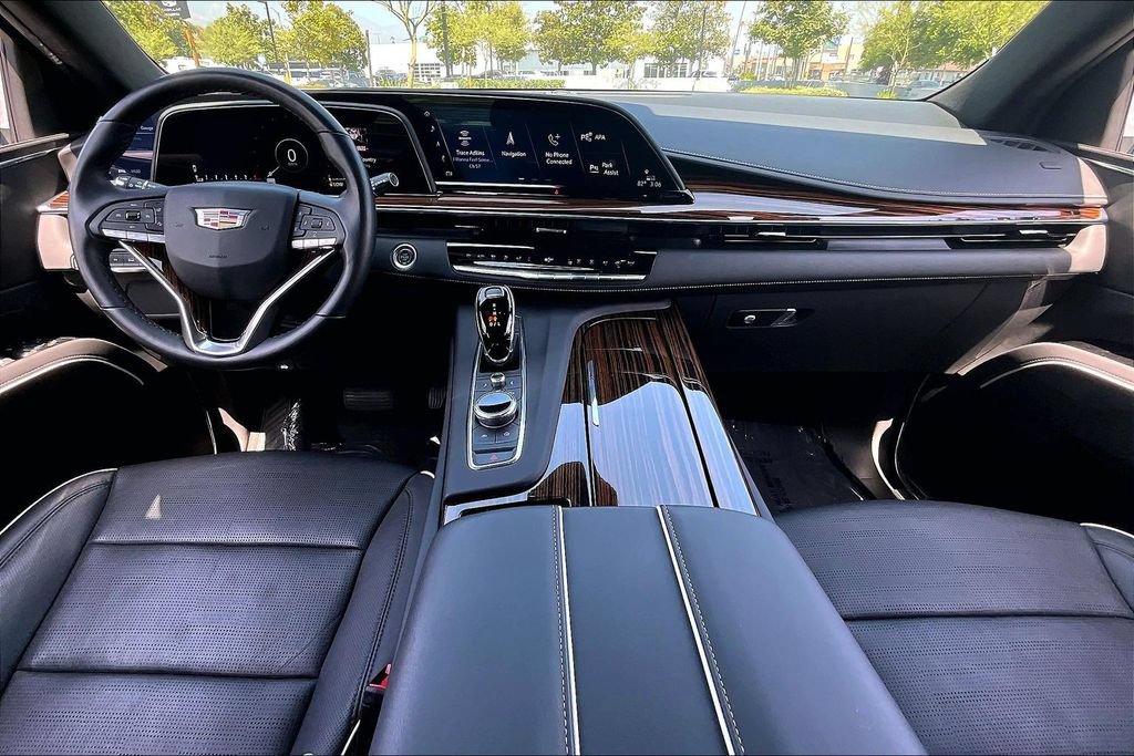 Used 2021 Cadillac Escalade Premium Luxury AWD/4WD image 14