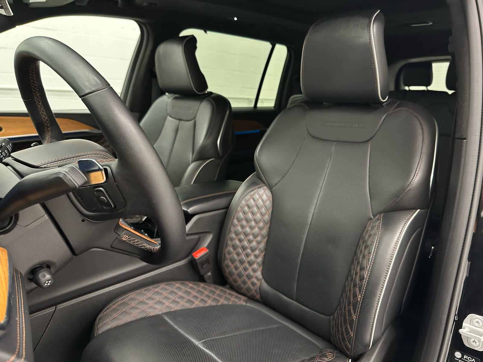 Used 2023 Jeep Grand Cherokee L Summit AWD/4WD image 13