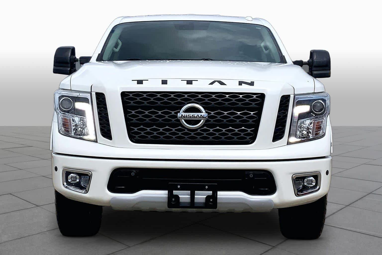 Used 2019 Nissan Titan PRO-4X w/ Pro-4x Convenience Package AWD/4WD image 4