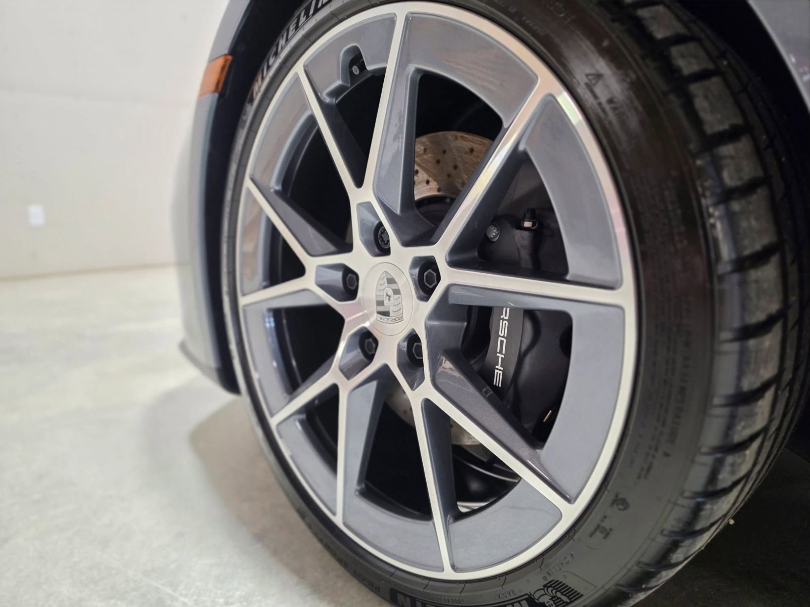 Used 2025 Porsche 911 Carrera T RWD image 87