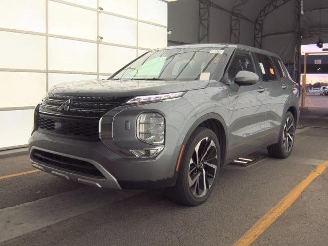 Used 2024 Mitsubishi Outlander SE Black Edition image 2