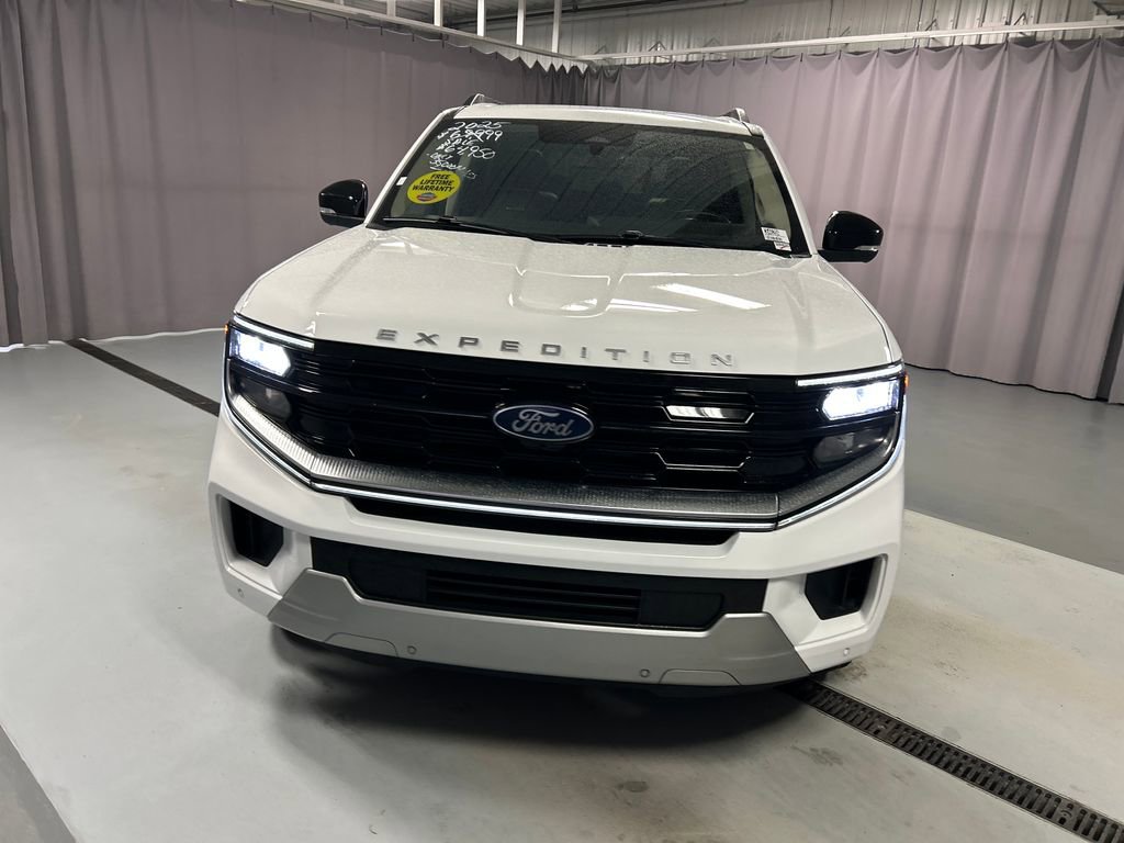 Used 2025 Ford Expedition Max Platinum AWD/4WD image 2