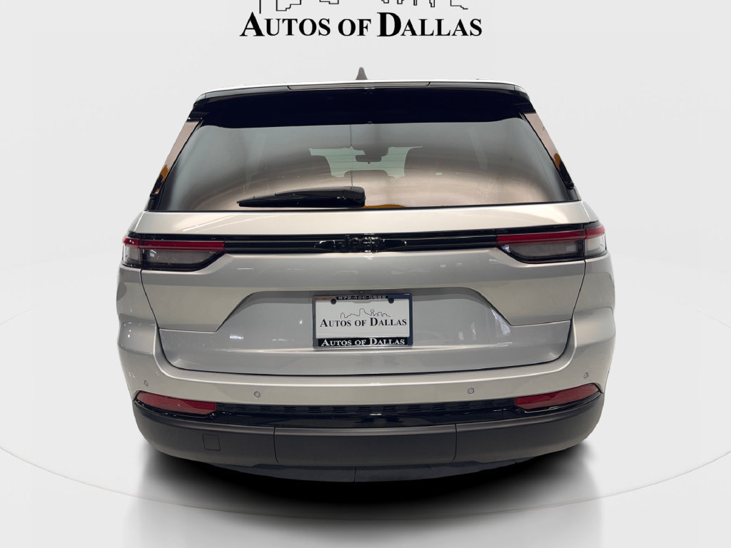 Used 2025 Jeep Grand Cherokee Altitude RWD image 8