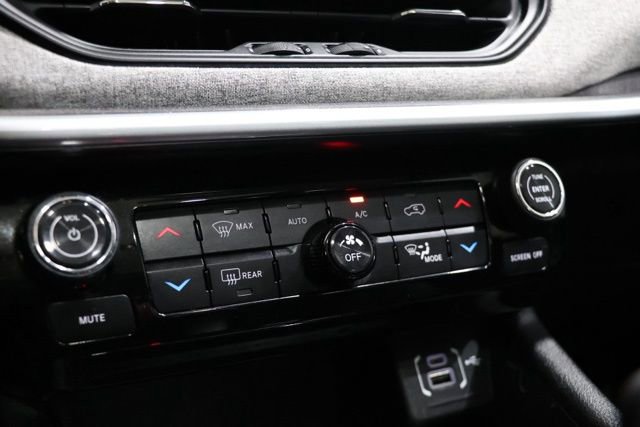 Used 2022 Jeep Compass Latitude w/ Sun and Sound Group AWD/4WD image 27
