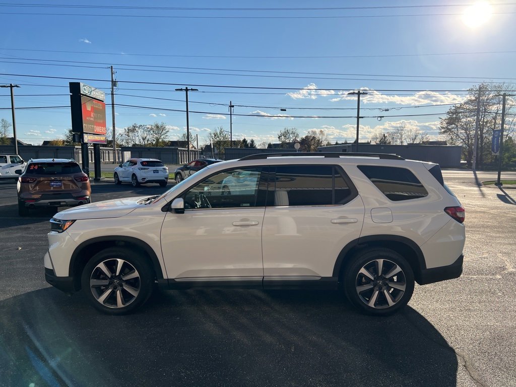 Used 2023 Honda Pilot Touring image 2