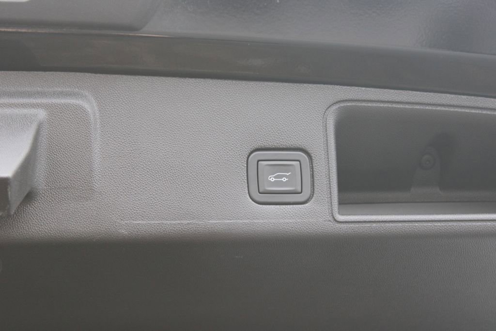 Used 2024 GMC Terrain SLT image 29