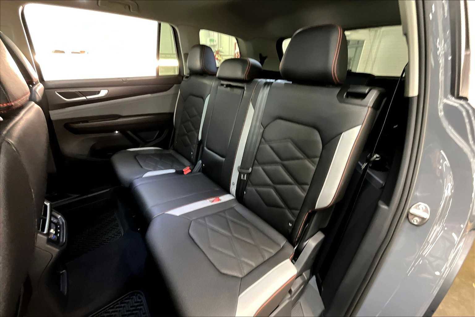 New 2026 Volkswagen Atlas Peak Edition image 12