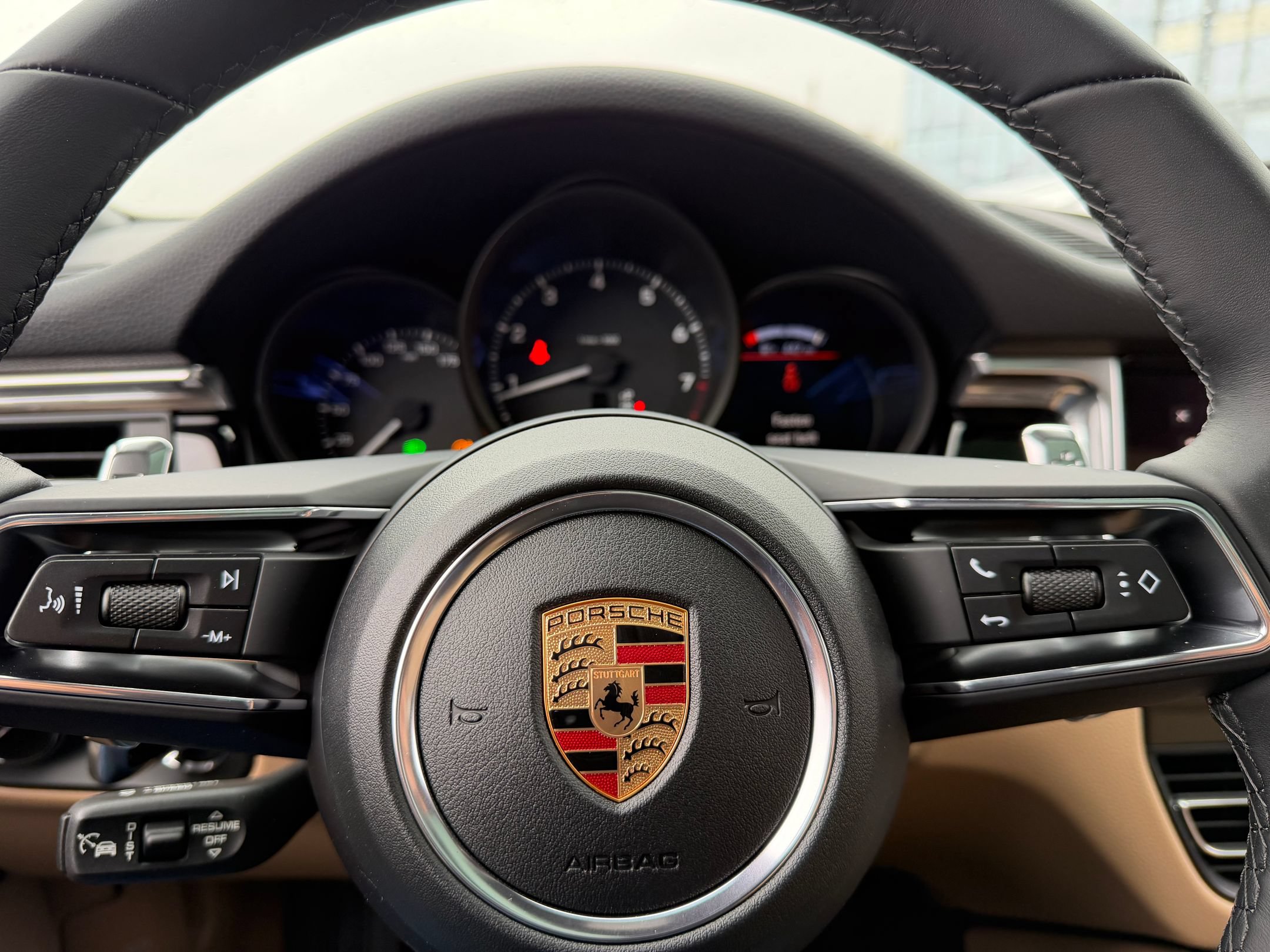 Certified 2026 Porsche Macan AWD/4WD image 32