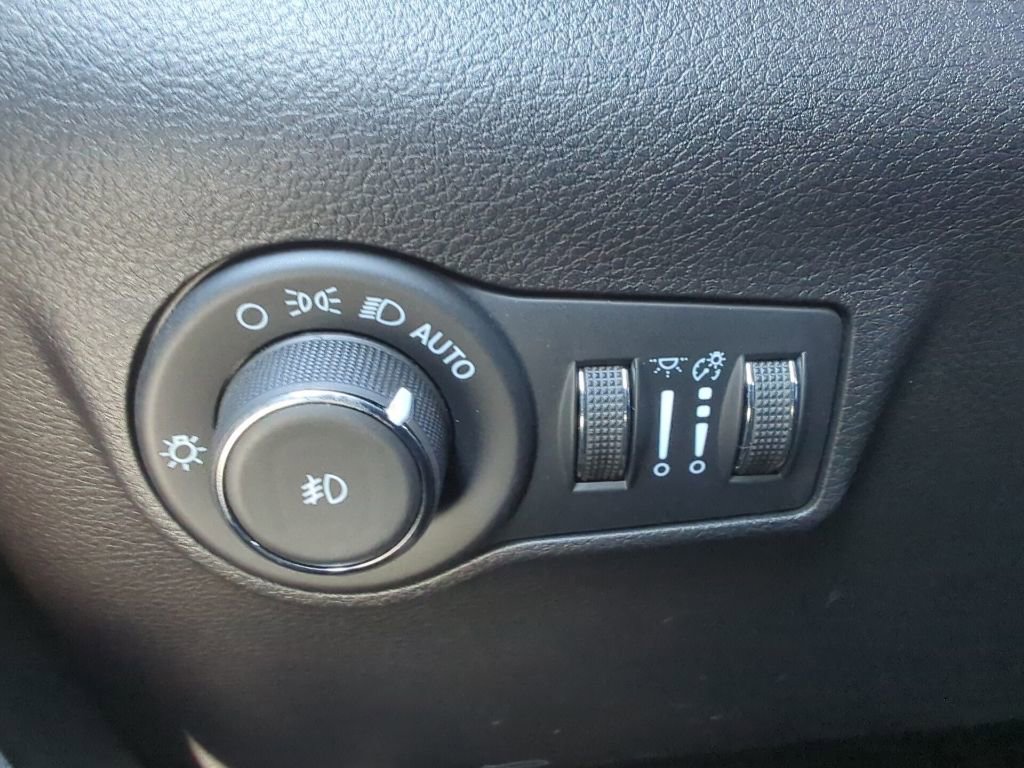 Used 2022 Jeep Compass Latitude w/ Convenience Group image 30