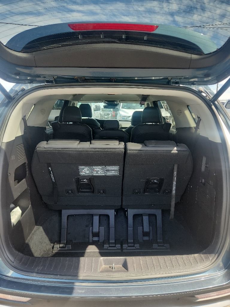 Used 2024 Kia Carnival EX FWD image 13