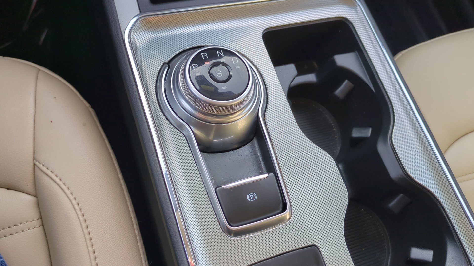 Used 2022 Ford Edge SEL w/ Convenience Package image 25