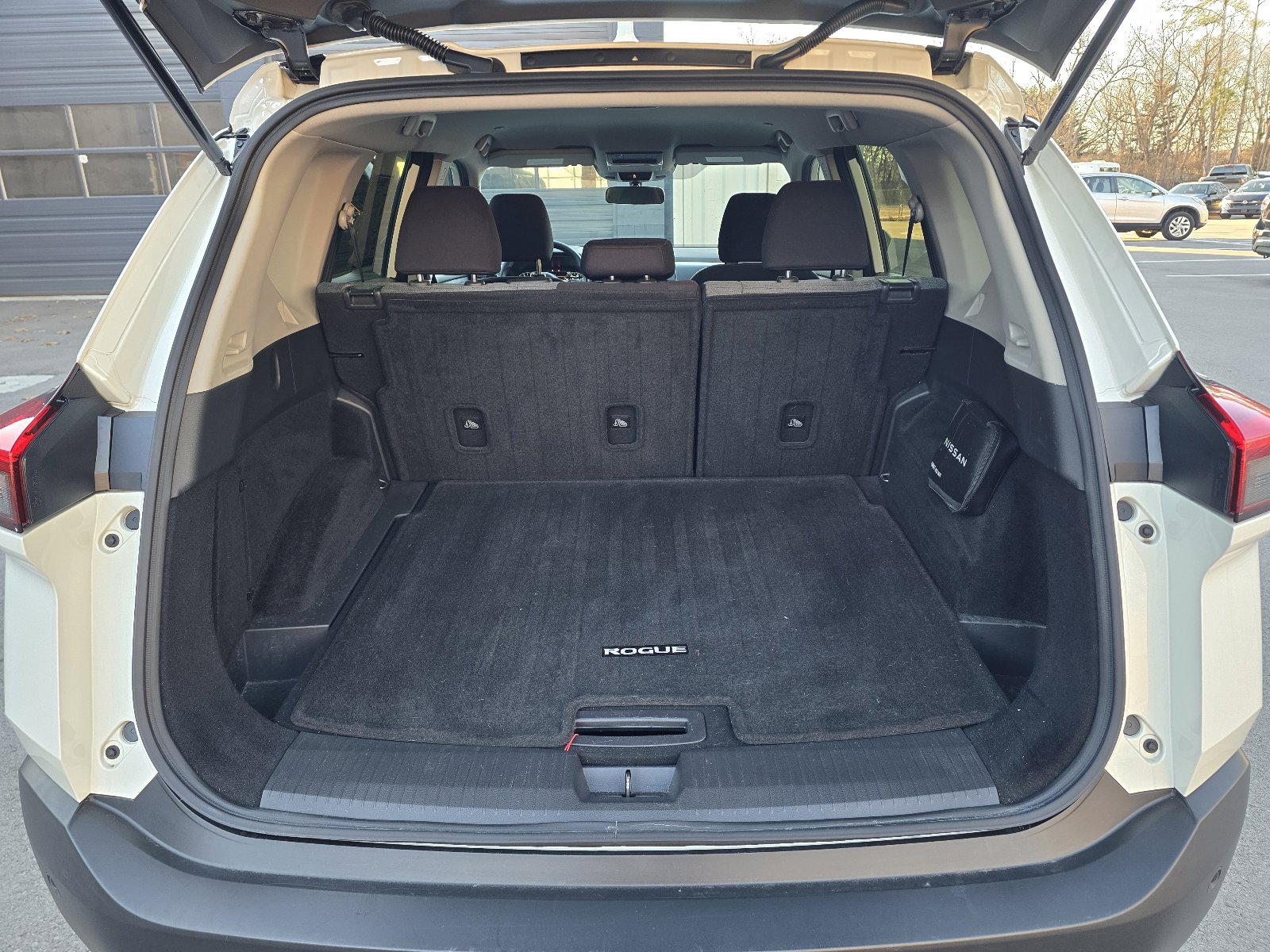 Used 2023 Nissan Rogue SV image 25