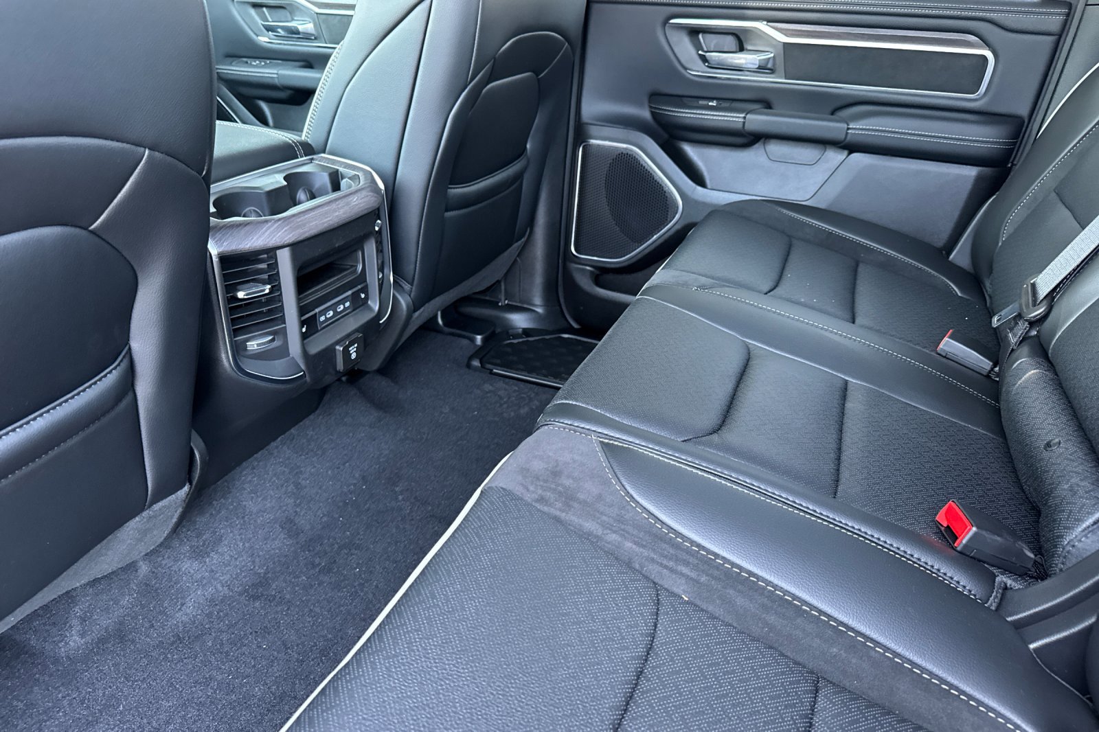 New 2026 RAM 1500 Laramie AWD/4WD image 11