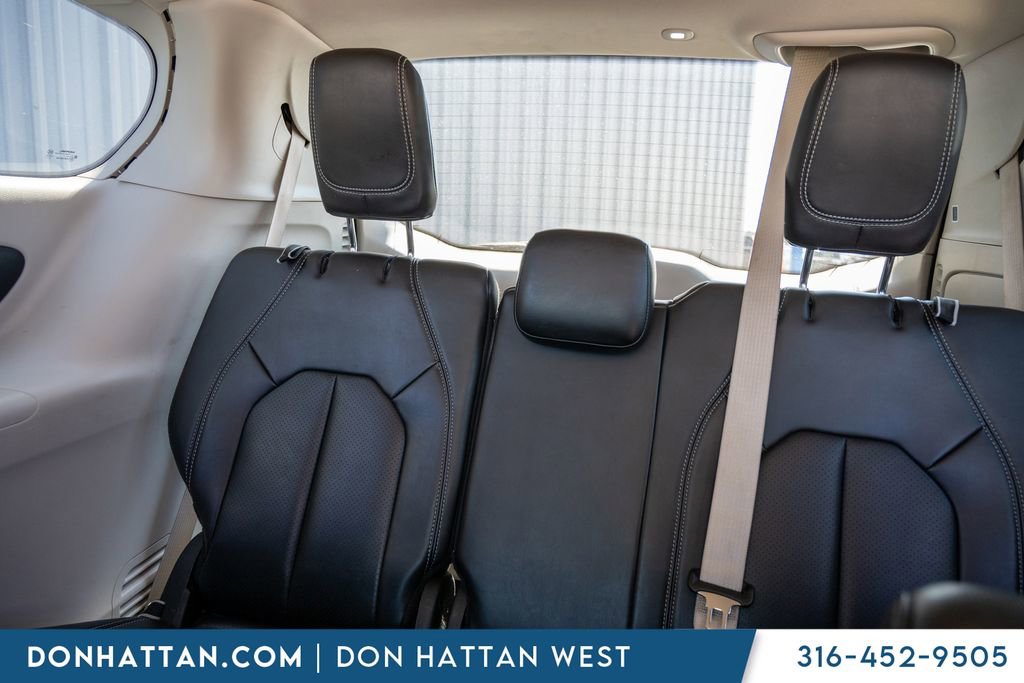 Used 2023 Chrysler Pacifica Touring-L image 23
