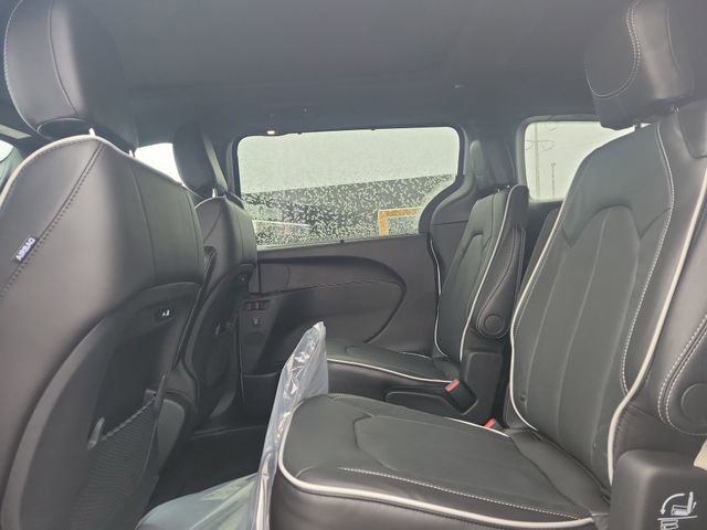 New 2026 Chrysler Pacifica Limited image 16