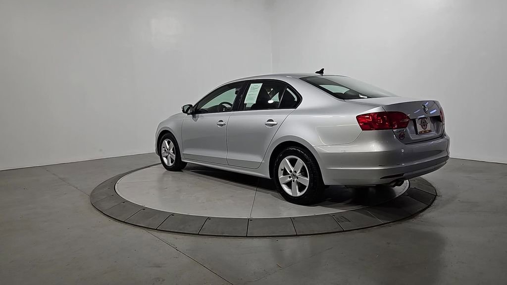 Used 2012 Volkswagen Jetta TDI FWD image 3